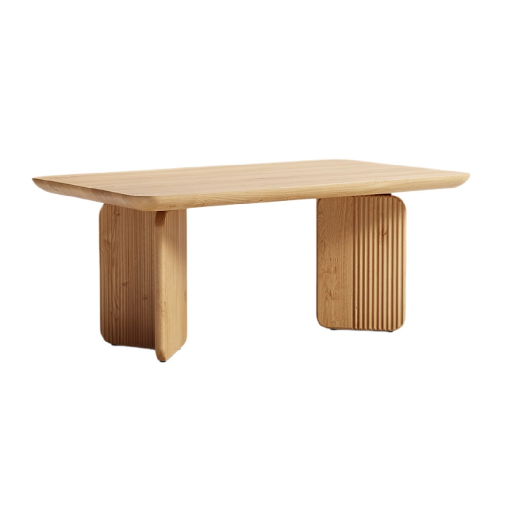“Moderne Eettafel van Hout met Minimalistisch Ontwerp en Geprofileerde Poten”